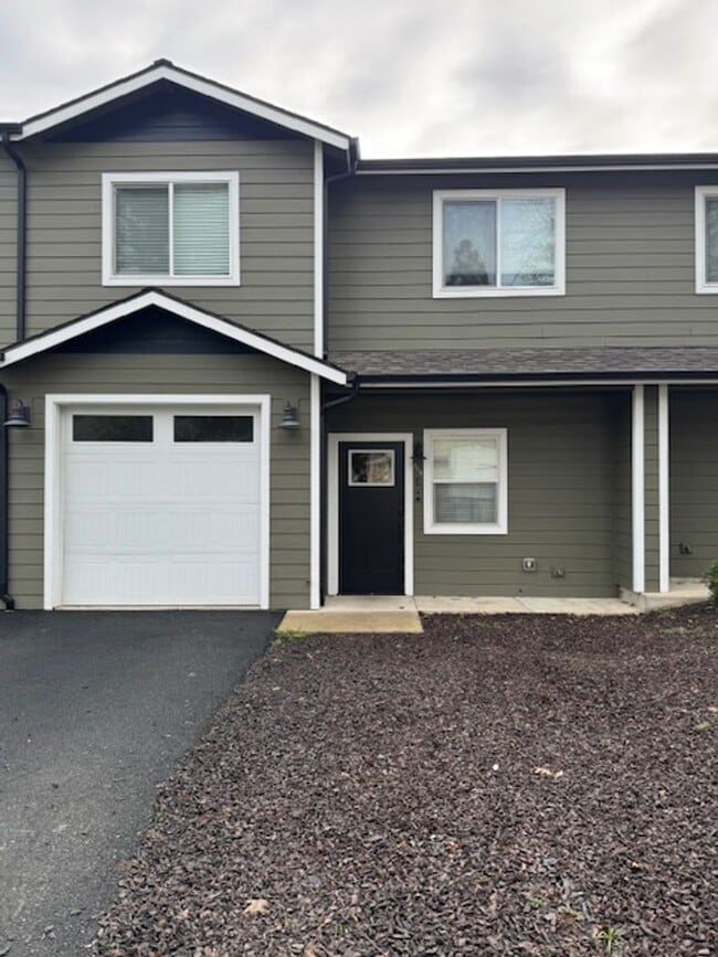 Building Photo - BM2613