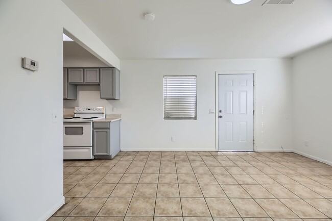 Building Photo - Charming 1 Bed 1 Bath Home in North Las Vegas