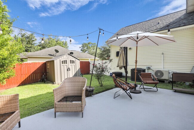 Building Photo - 136 Meadowside Ln