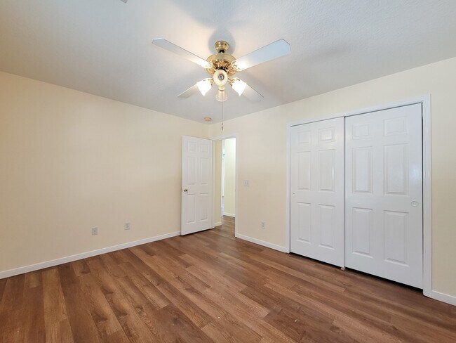 Building Photo - 11147 Carriage Lake Dr