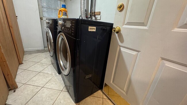 Building Photo - 101 Sterling Ave