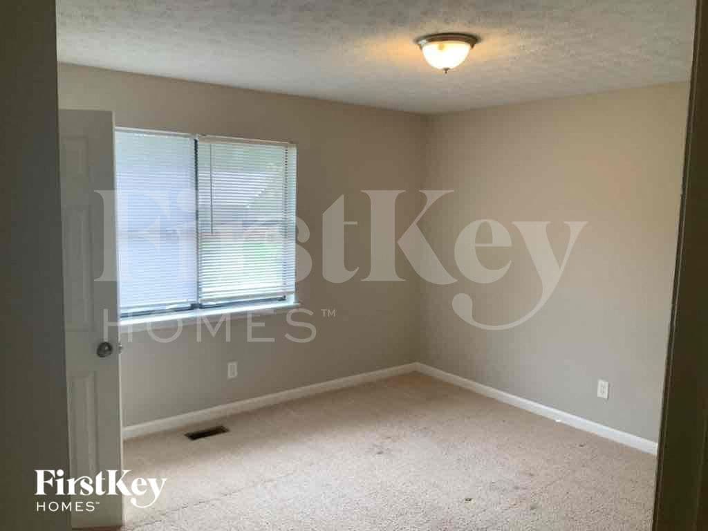 Building Photo - 990 Green Valley Dr NW