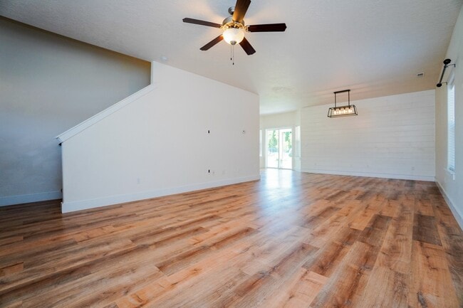 Building Photo - 1655 N Azurite Pl