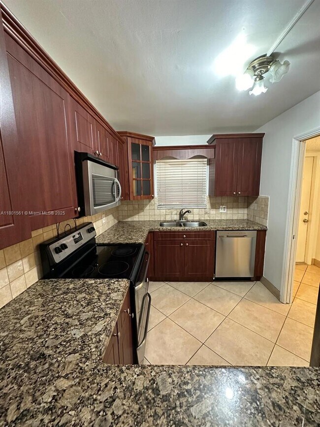 Building Photo - 9410 Live Oak Pl