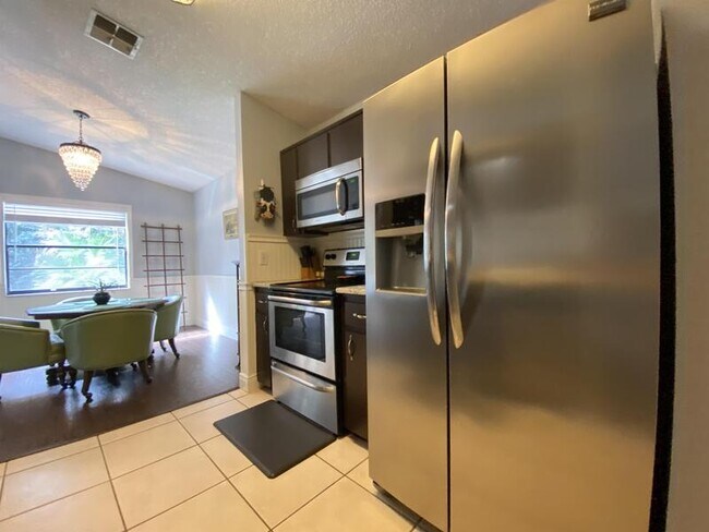 Building Photo - 488 Wild Fox Dr