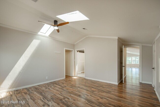 Building Photo - 847 Clubhouse Dr