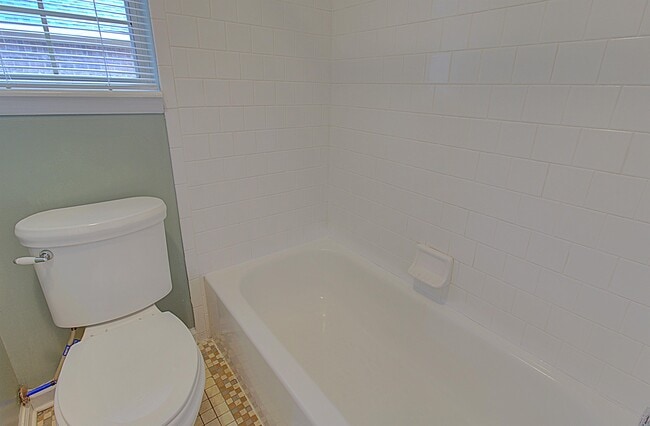 Building Photo - 948 Wedgewood Way