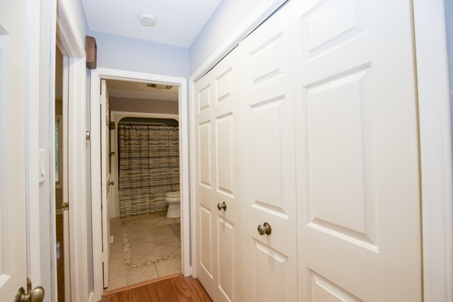 Building Photo - Cottage life in Southern Pines