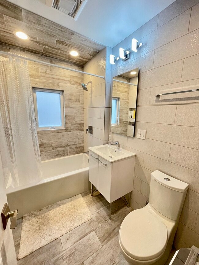 Building Photo - 3230 N Elston Ave