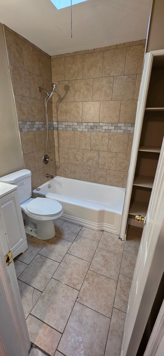 Building Photo - 2820 Edgecombe Cir S