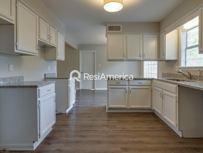 Building Photo - Completely renovated 3 bedroom, 2 bathroom home