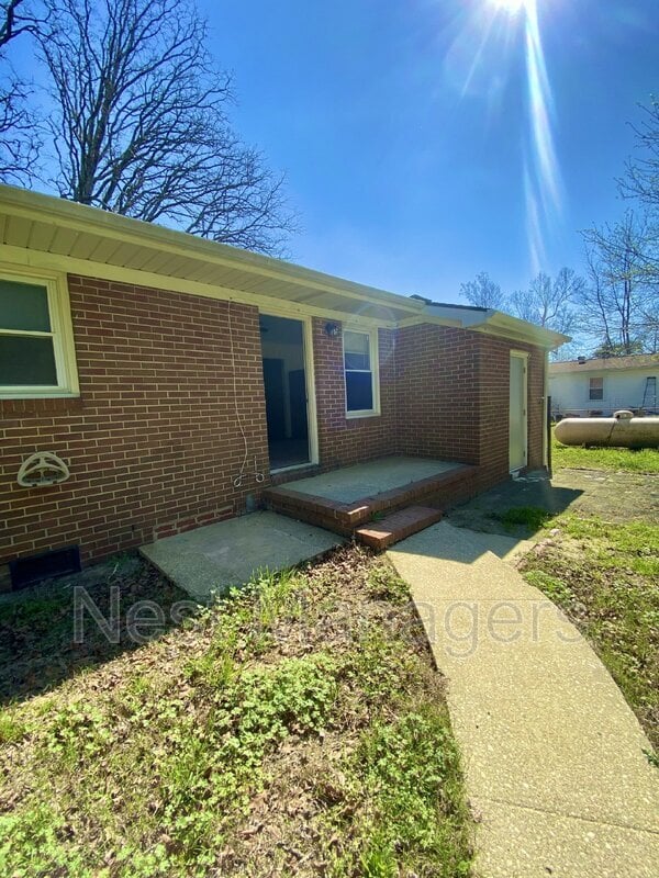 Building Photo - 3808 Hartwell Rd