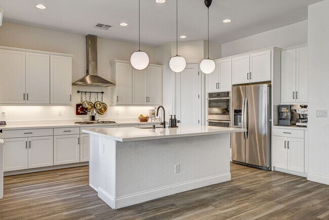 Building Photo - BEAUTIFUL 3 BED 2 BATH IN GATED MOUNTAINS ...