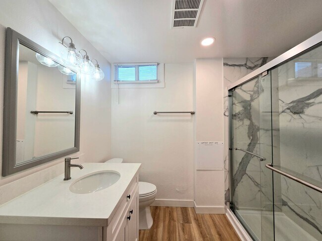 Building Photo - 300 S Franklin Ave