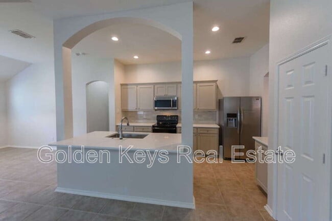 Building Photo - 672 S Heights Dr