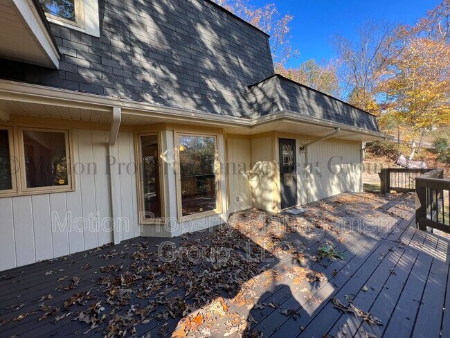 Building Photo - 5312 Fairview Rd