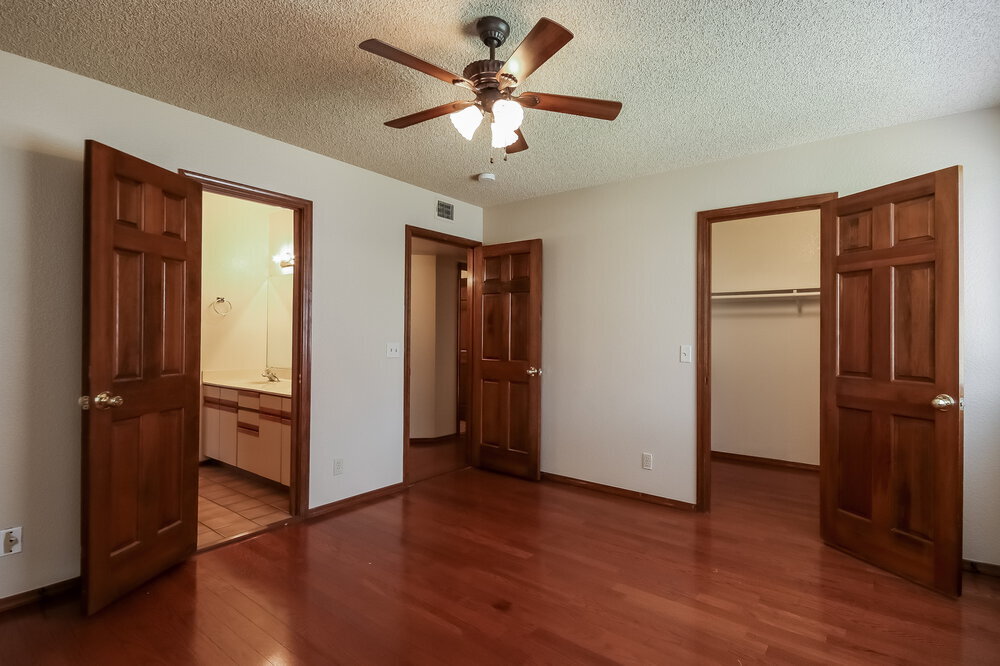 Building Photo - 1226 W Seashore Dr