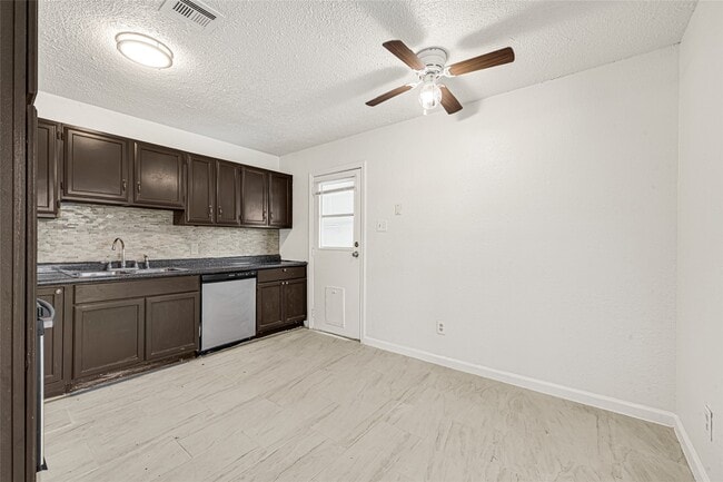 Building Photo - 622 N 13th St