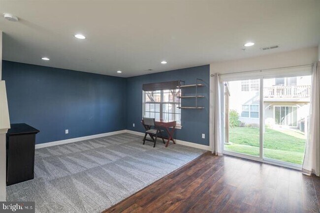 Building Photo - 27127 Hickory Ln