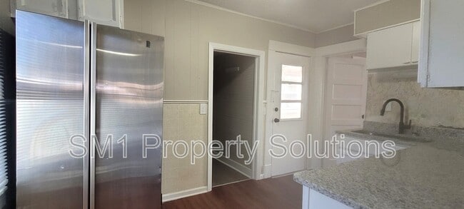 Building Photo - 2021 Pine Bluff St