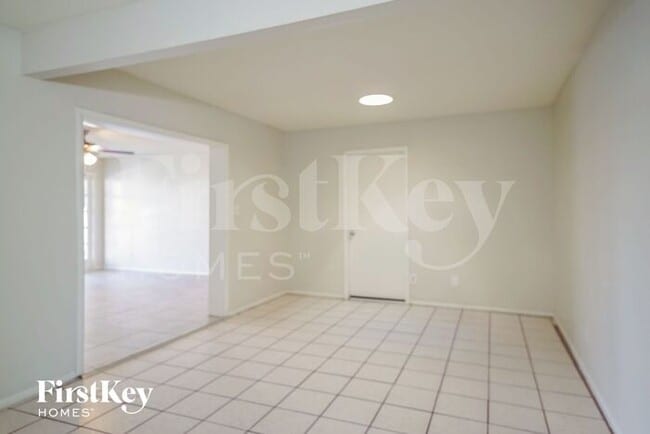 Building Photo - 11637 N 58th Dr
