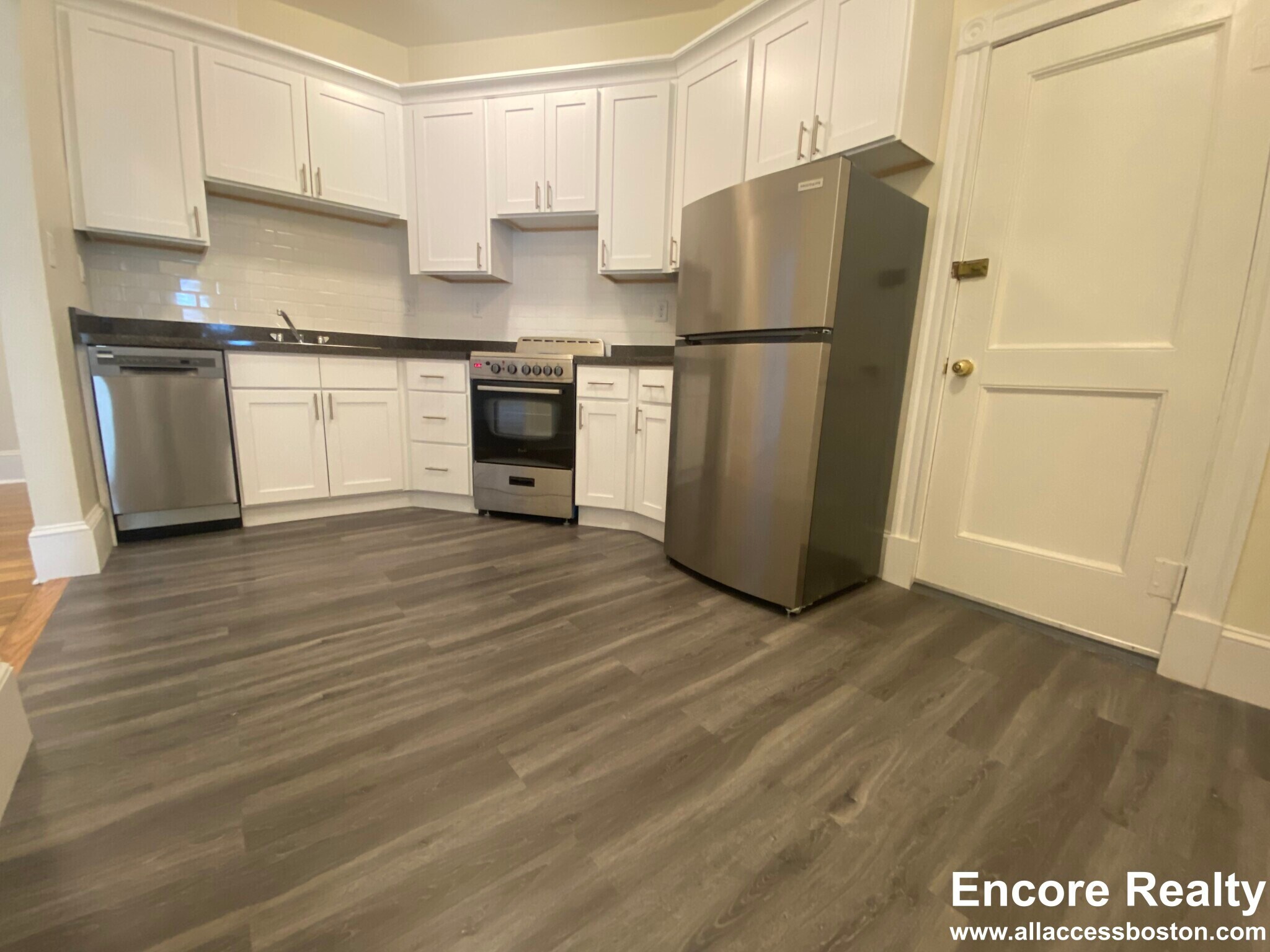 Building Photo - 1595 Beacon St