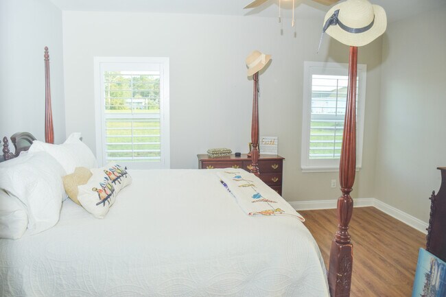 Building Photo - 108 Canvas Ln