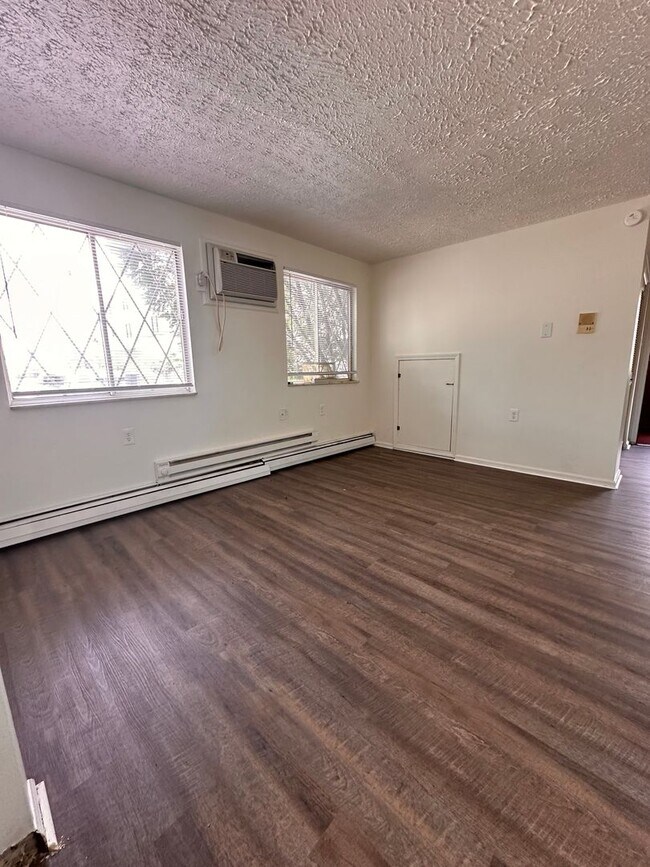 Building Photo - AVAILABLE NOW: 1 Bedroom 1 Bathroom apartment in Downtown Beaver!