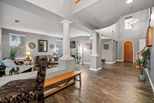 Building Photo - 1107 Shadowcrest Ln