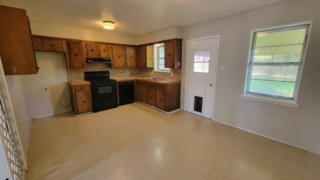 Building Photo - 4909 Dahlia Dr