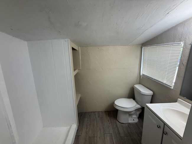 Building Photo - 314 N Nueces