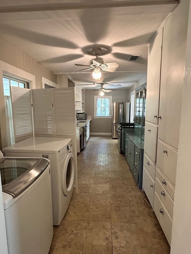 Building Photo - ****AVAILABLE NOW****