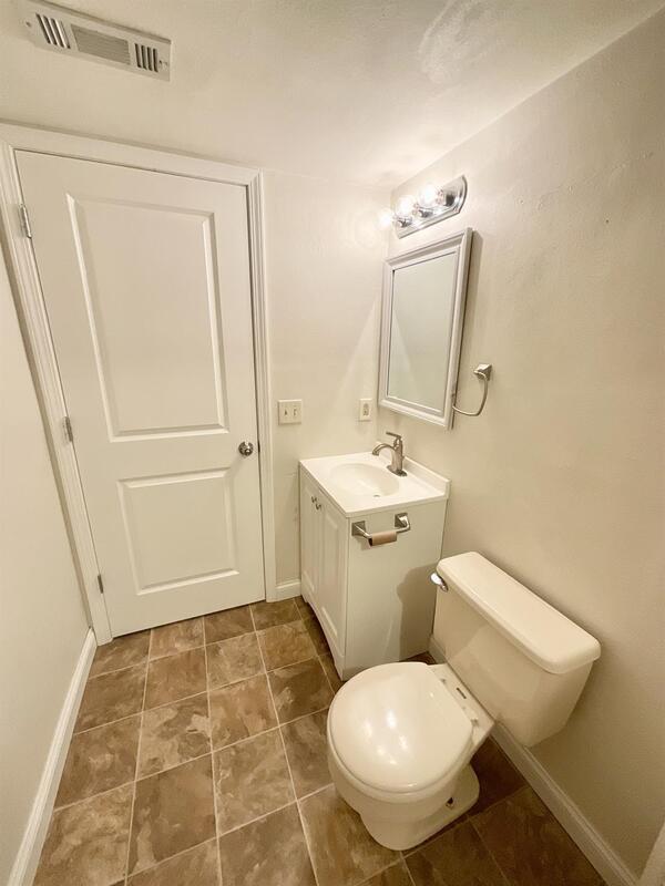 Building Photo - 122 Sugar Pine