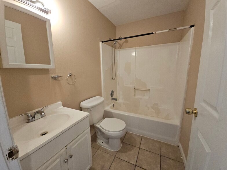 Building Photo - 522 N Indiana Ave