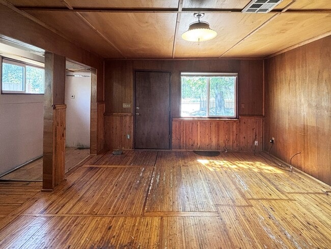 Building Photo - 3817 E Amazon Dr