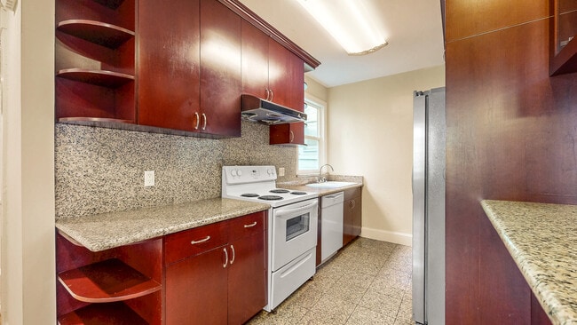 Building Photo - 1627 Clay St