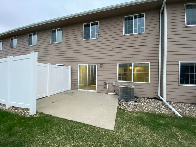 Building Photo - 6511 S Santa Rosa Pl