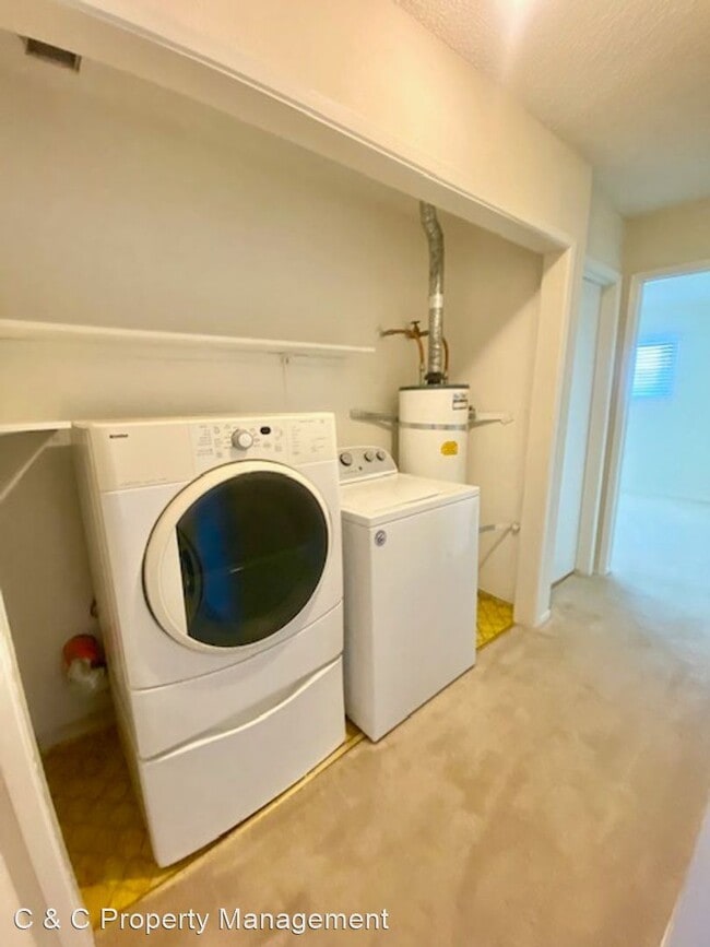 Building Photo - 2 br, 1 bath House - 1250 E Shaw Ave #217