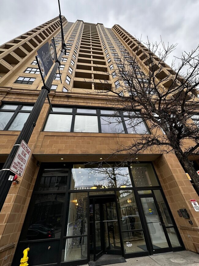 Building Photo - 1464 S Michigan Ave