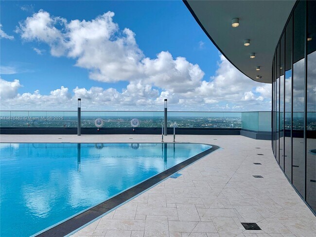 Building Photo - 1000 Brickell Plaza