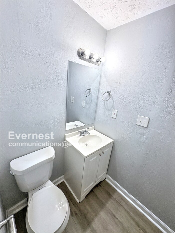 Building Photo - 8802 Homewood Dr