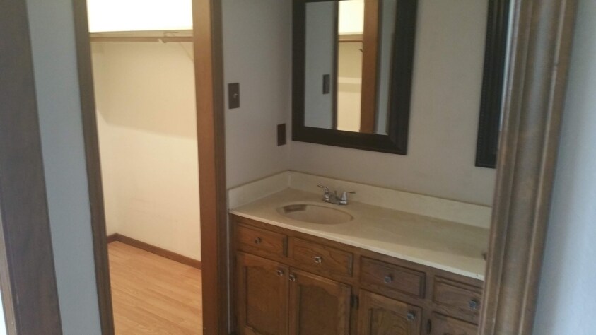 Master Bath - 10158 Azrok Ave