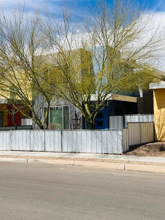 Primary Photo - SPECIAL PROMO! - ***RENT JUST REDUCED **Mo...