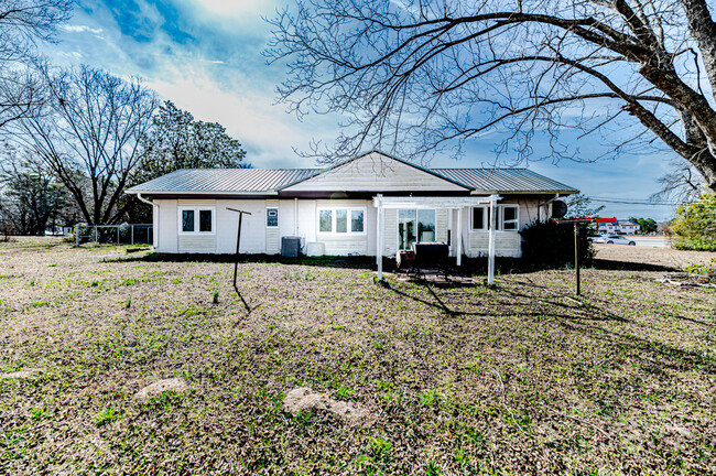 Building Photo - 1809 NC-42