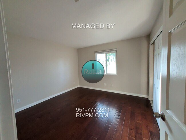 Building Photo - Modern Corona Condo with Garage!