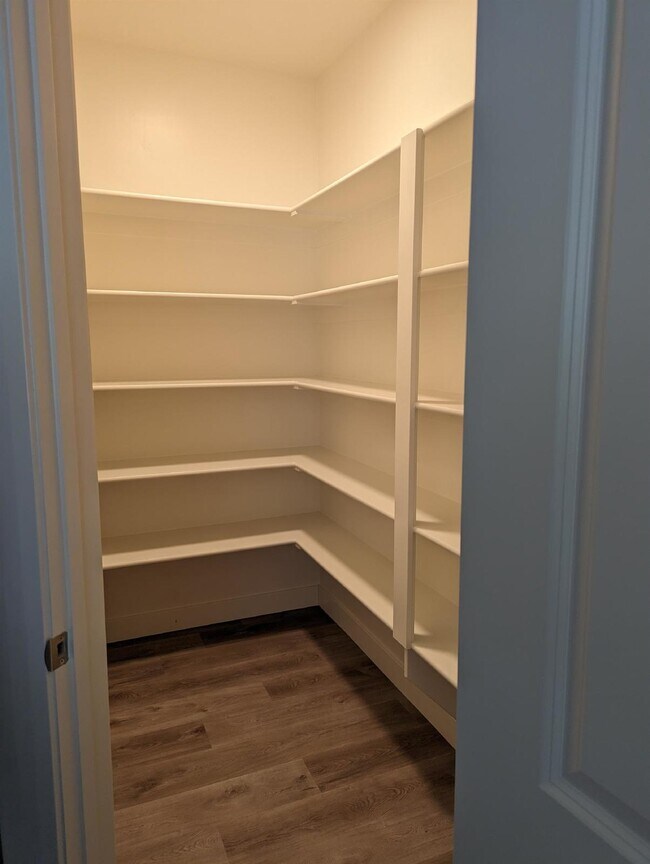 Building Photo - Azalea Townhome Poolside Living 3 Bed 2.5 Bath Smart Home