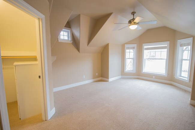 Building Photo - Beautiful Home in Historic Jacksonville