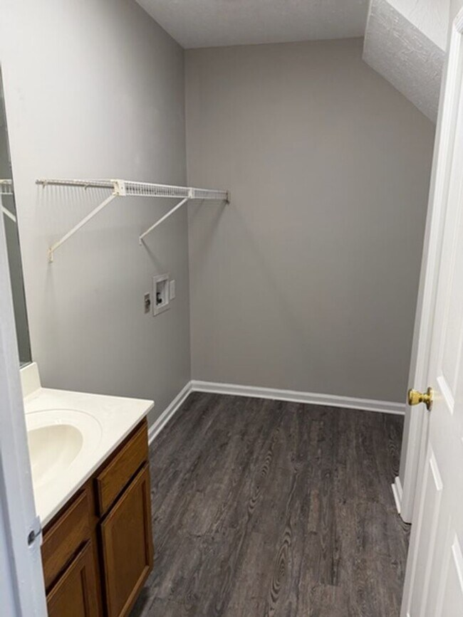 Building Photo - 175 S Killarney Ln