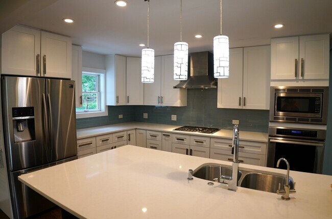 Building Photo - 148 Maple Ave