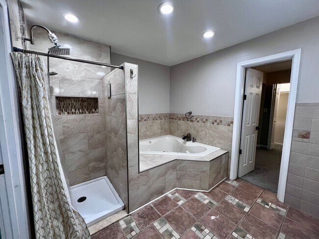 Building Photo - 684 Orangewood Dr
